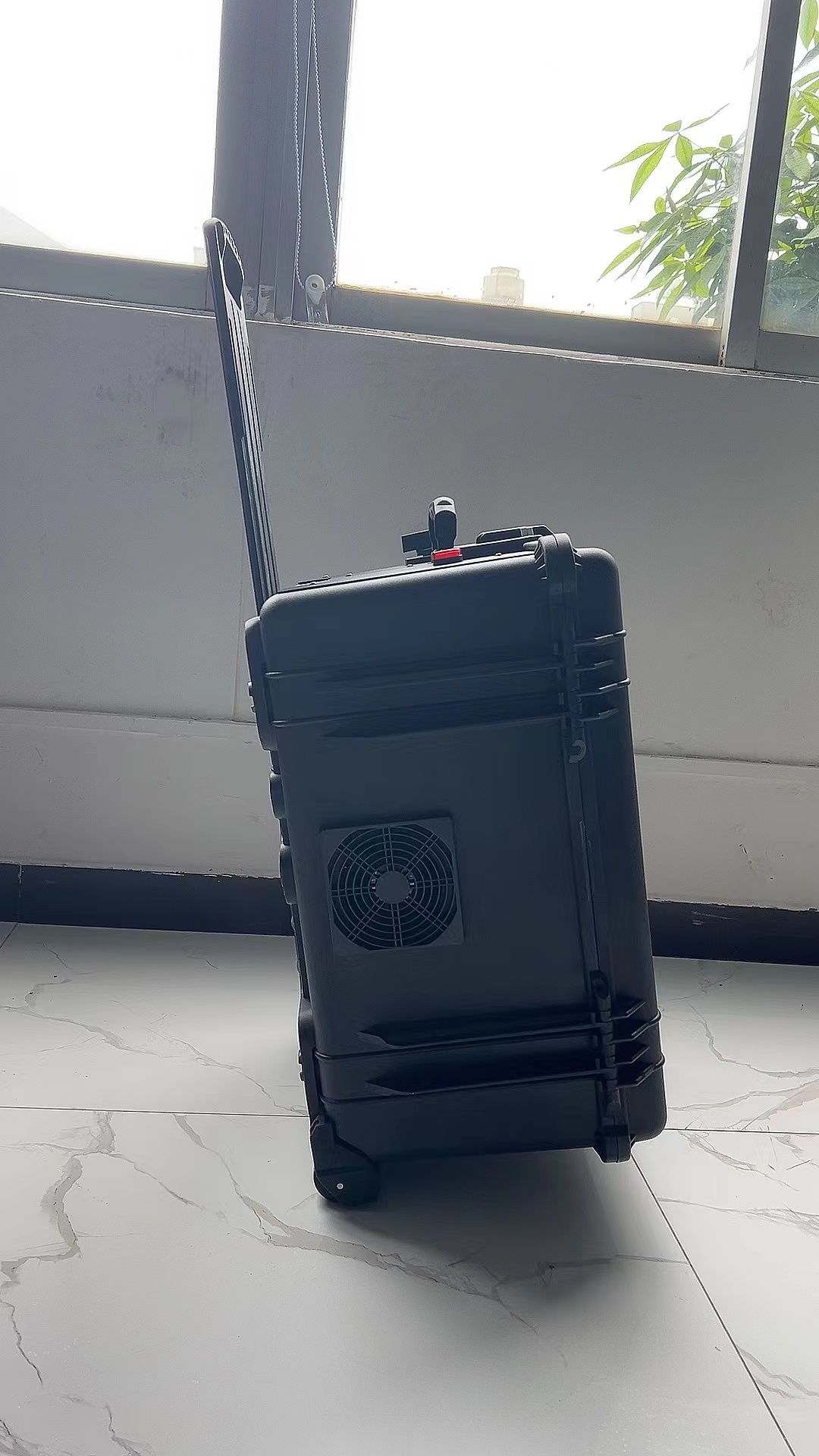 英德手拉箱型移动通信干扰器